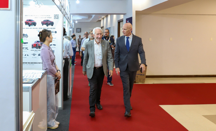 Piana participa da abertura da maior feira de fornecedores automotivos do Paraná