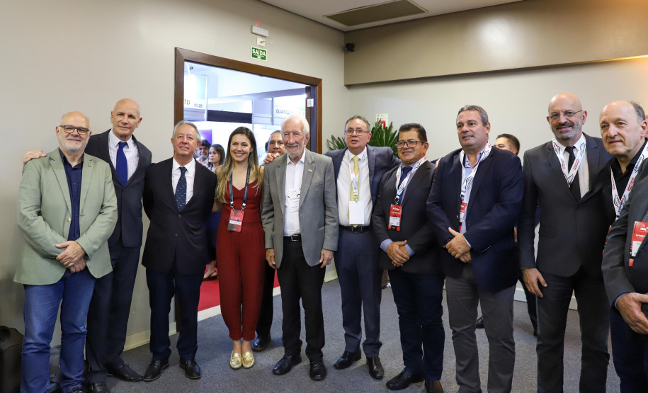 Piana participa da abertura da maior feira de fornecedores automotivos do Paraná