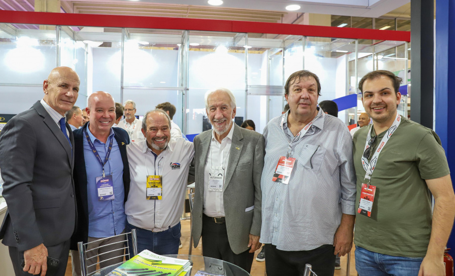 Piana participa da abertura da maior feira de fornecedores automotivos do Paraná