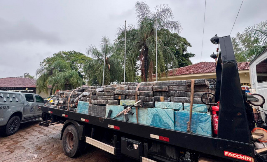 PMPR apreende mais de 5 toneladas de maconha e fuzil em Planaltina do Paraná