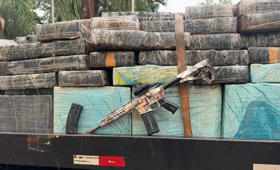 PMPR apreende mais de 5 toneladas de maconha e fuzil em Planaltina do Paraná