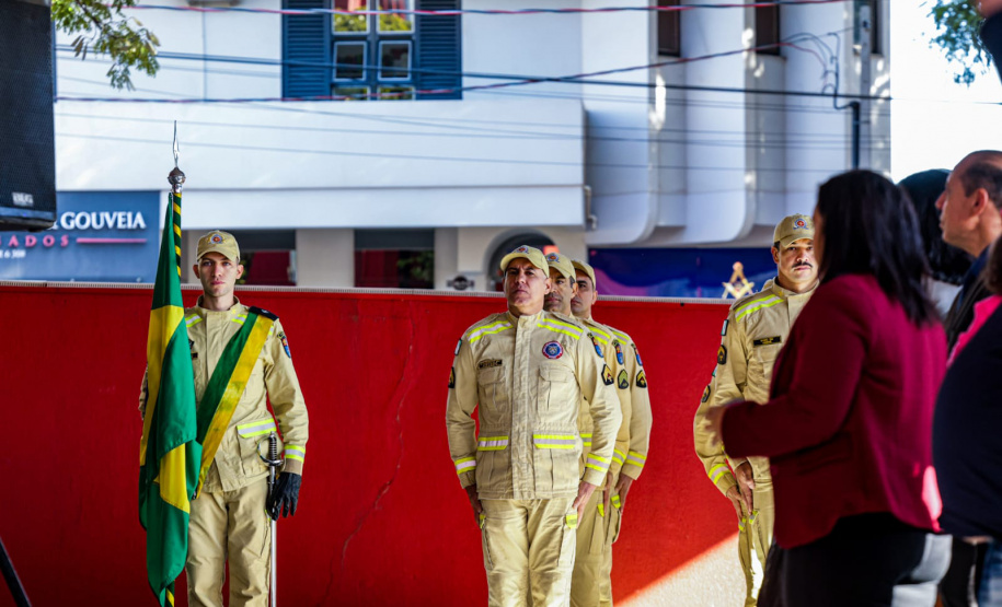 Umuarama celebra 50 anos da implantação do Corpo de Bombeiros com homenagens e reconhecimento histórico