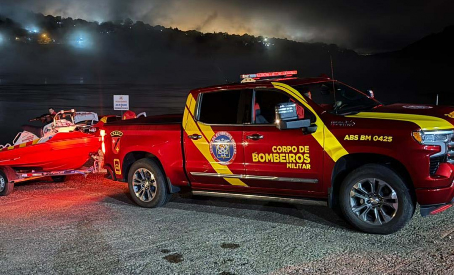 Bombeiros fazem treinamento operacional em Foz do Iguaçu com motoaquáticas de resgate inéditas no Brasil