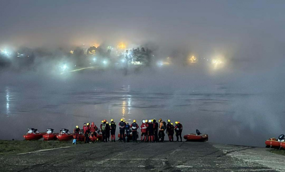 Bombeiros fazem treinamento operacional em Foz do Iguaçu com motoaquáticas de resgate inéditas no Brasil