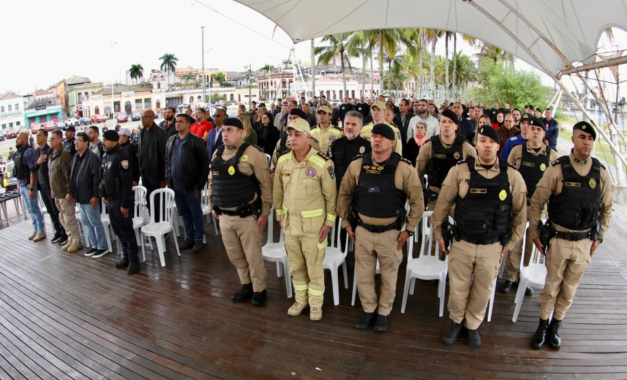 Estado entrega novas viaturas, motocicletas e embarcações para reforçar segurança no Litoral do Paraná