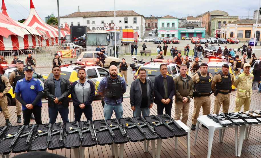Estado entrega novas viaturas, motocicletas e embarcações para reforçar segurança no Litoral do Paraná