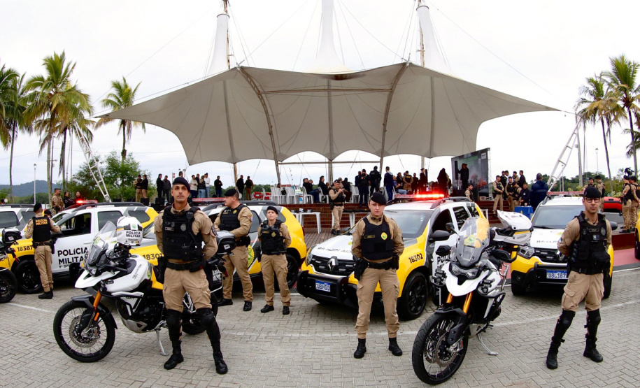 Estado entrega novas viaturas, motocicletas e embarcações para reforçar segurança no Litoral do Paraná