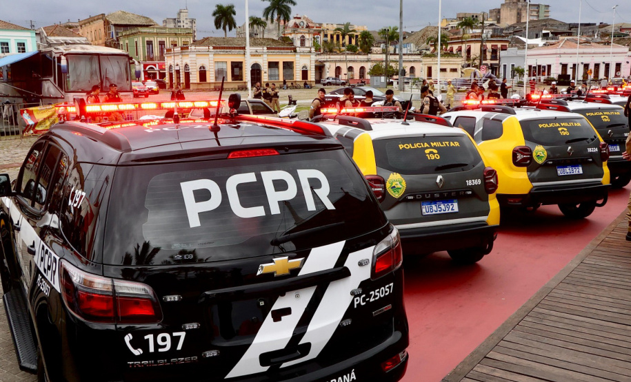 Estado entrega novas viaturas, motocicletas e embarcações para reforçar segurança no Litoral do Paraná