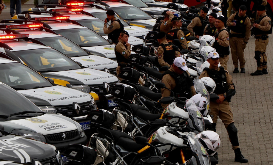 Estado entrega novas viaturas, motocicletas e embarcações para reforçar segurança no Litoral do Paraná