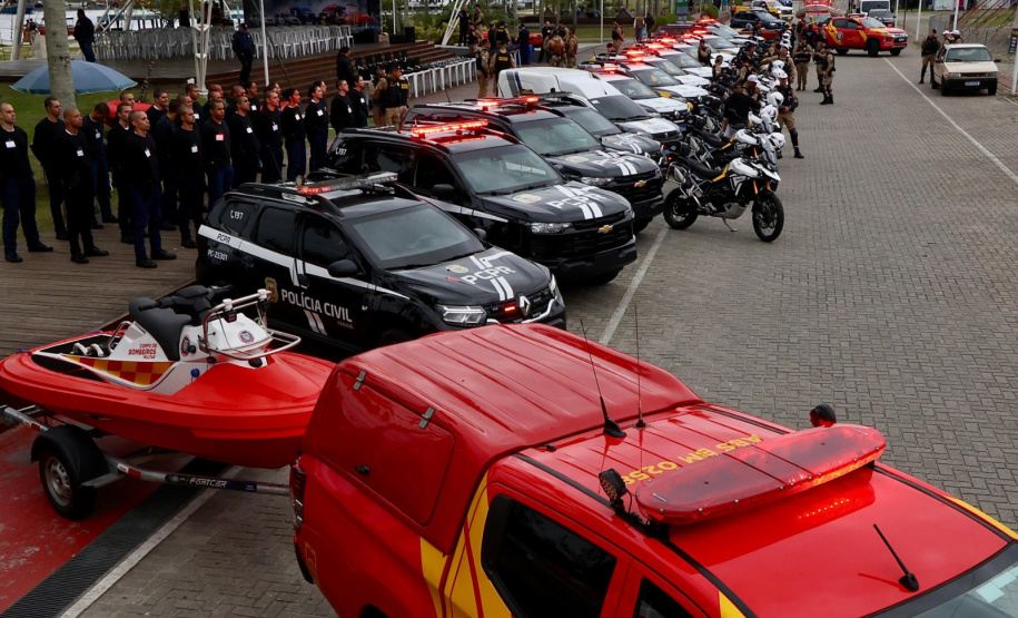 Estado entrega novas viaturas, motocicletas e embarcações para reforçar segurança no Litoral do Paraná