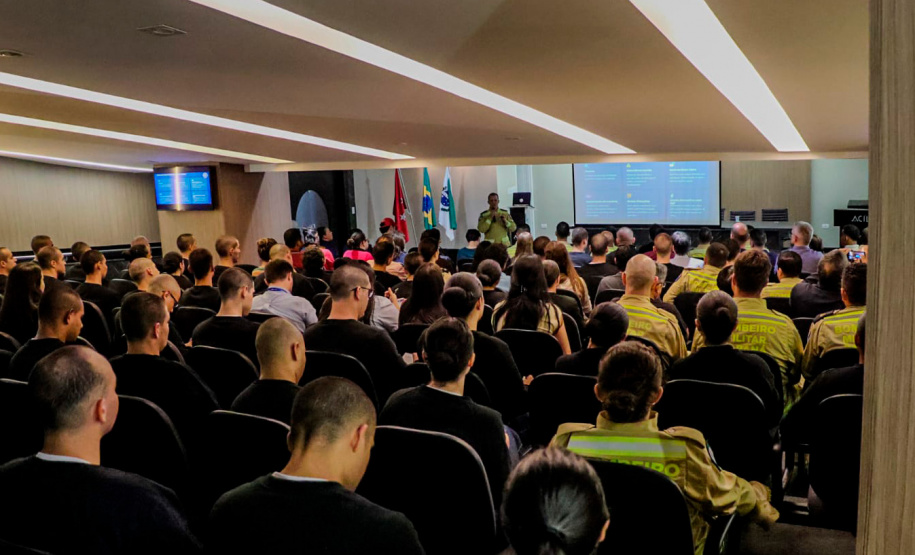 Corpo de Bombeiros realiza palestra sobre modernização e novas normas de segurança contra incêndio