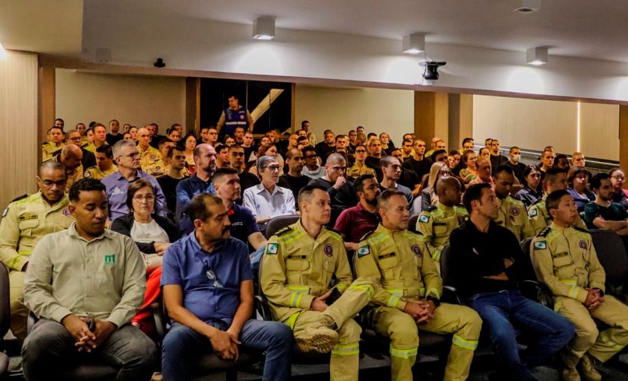 Corpo de Bombeiros realiza palestra sobre modernização e novas normas de segurança contra incêndio