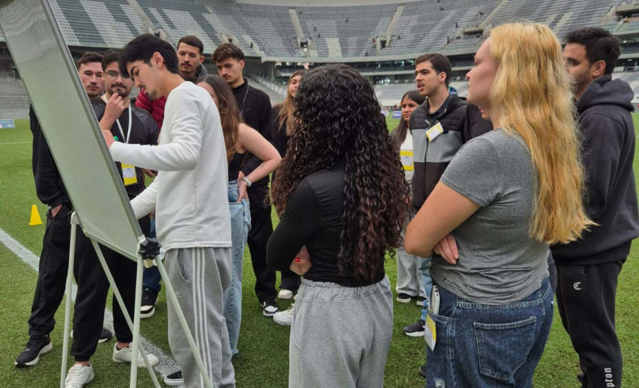 Com modelo olímpico, mutirão de emprego reúne 130 jovens em Curitiba