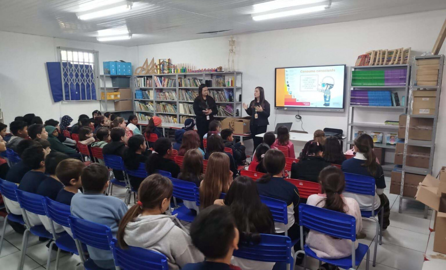 Copel orienta estudantes de Pato Branco sobre uso seguro e eficiente de energia elétrica