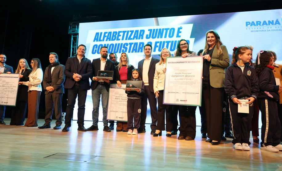 GOV PREMIO ALFABETIZA JUNTOS