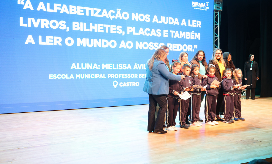 GOV PREMIO ALFABETIZA JUNTOS