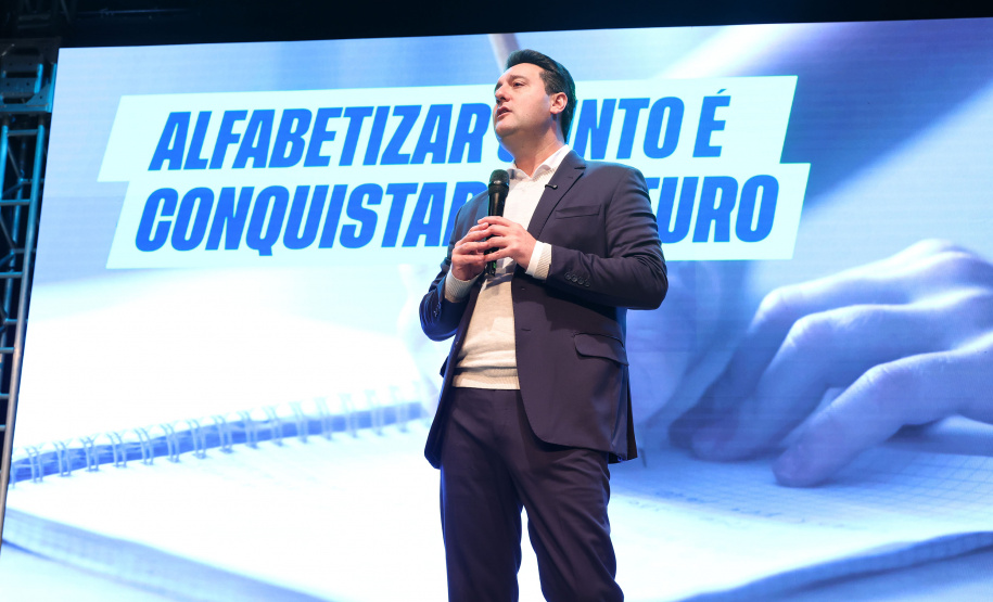 GOV PREMIO ALFABETIZA JUNTOS