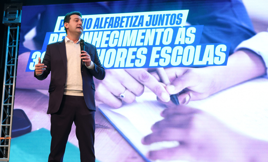 GOV PREMIO ALFABETIZA JUNTOS