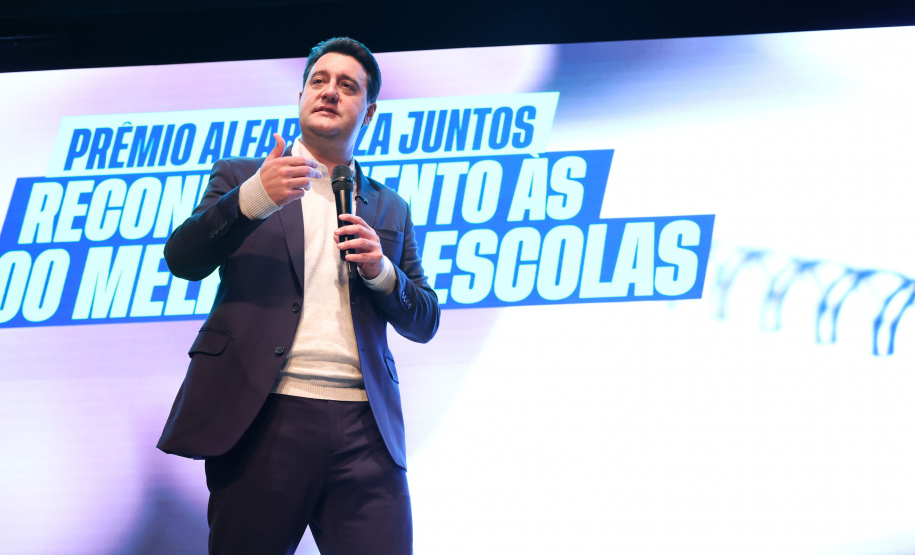 GOV PREMIO ALFABETIZA JUNTOS