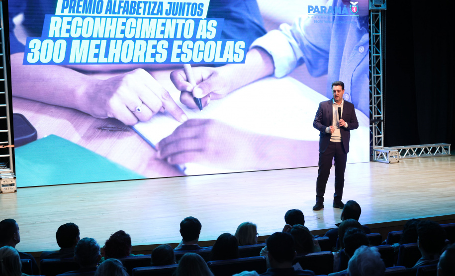 GOV PREMIO ALFABETIZA JUNTOS
