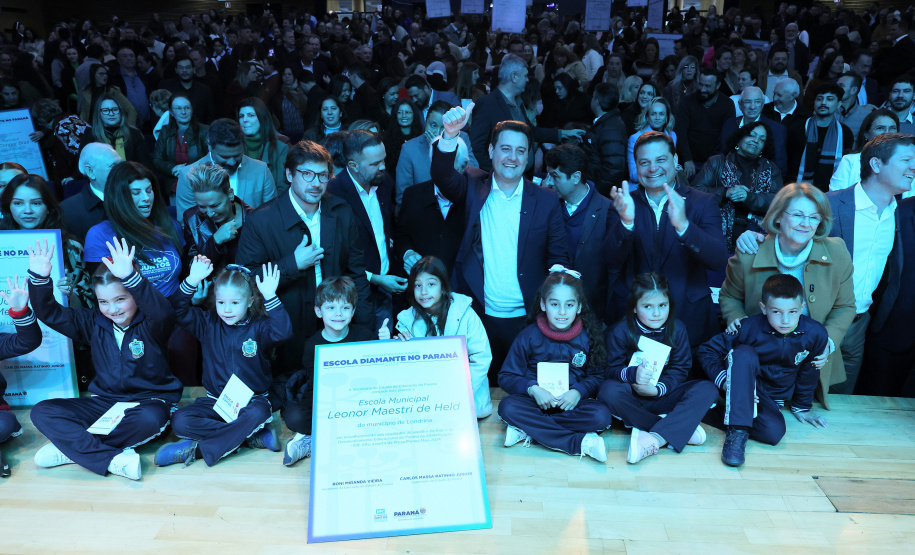 GOV PREMIO ALFABETIZA JUNTOS