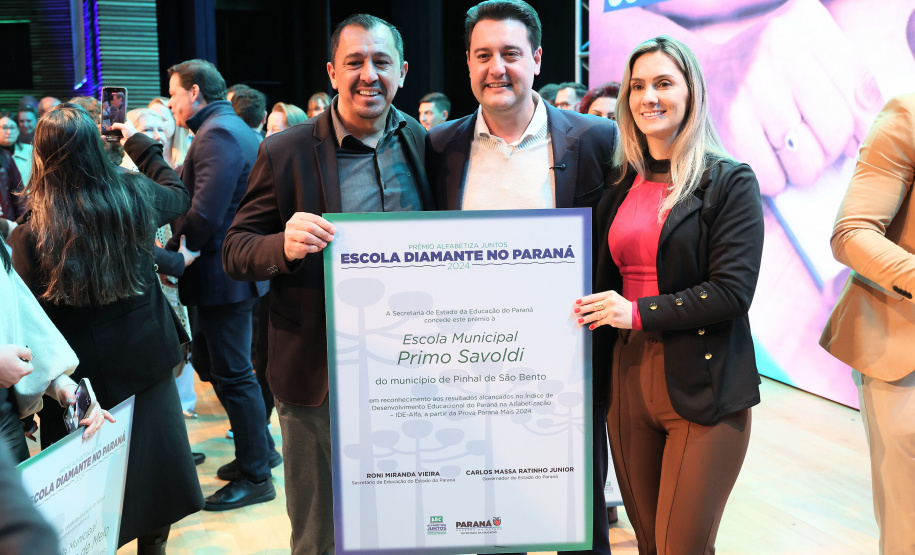 GOV PREMIO ALFABETIZA JUNTOS