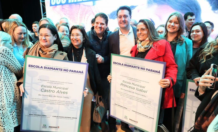 GOV PREMIO ALFABETIZA JUNTOS
