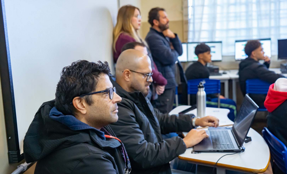 Tutor IA auxilia estudantes da rede estadual na elaboração de redações