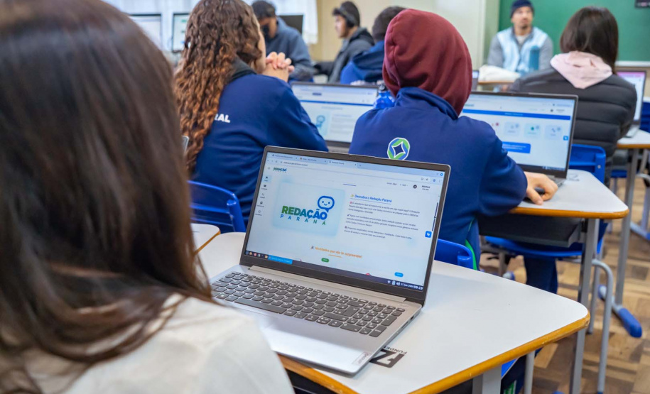 Tutor IA auxilia estudantes da rede estadual na elaboração de redações