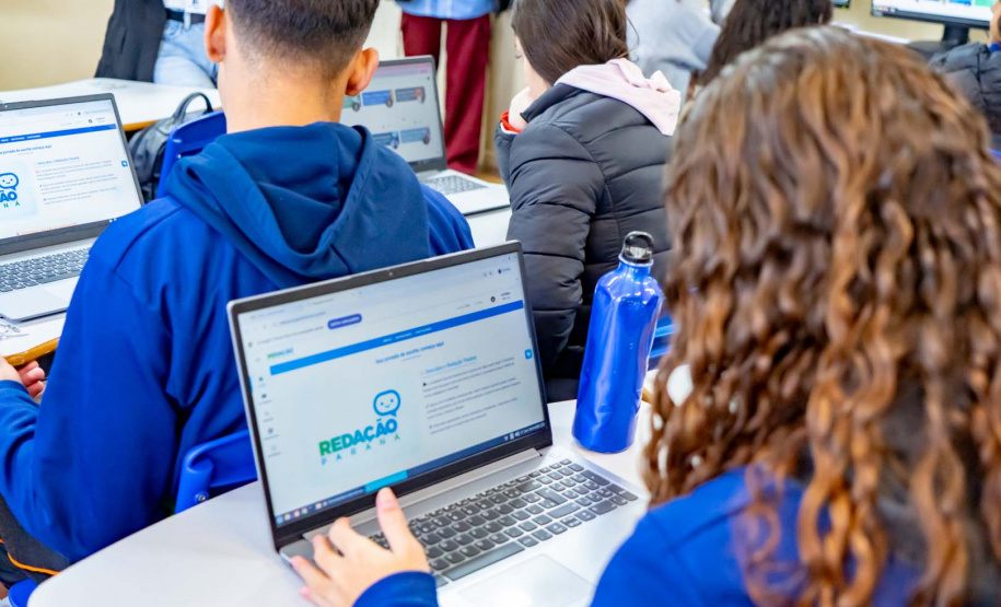Tutor IA auxilia estudantes da rede estadual na elaboração de redações