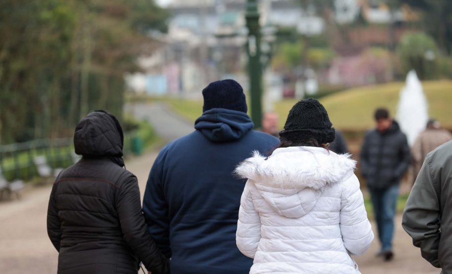 PRIMEIRA FRENTE FRIA DO INVERNO COMEÇA A ATRAVESSAR O PARANÁ