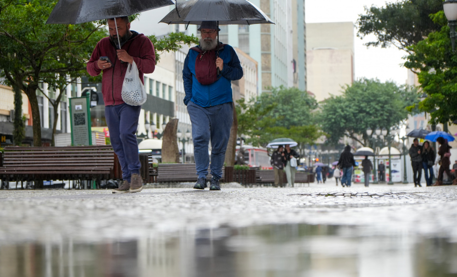TEMPESTADES ATINGEM O OESTE E O NORTE DO PARANÁ ATÉ SEXTA-FEIRA