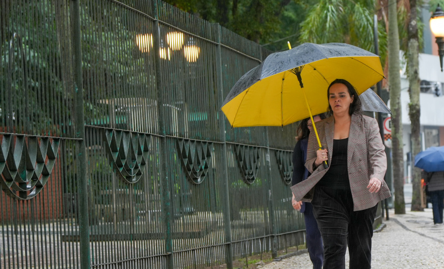 TEMPESTADES ATINGEM O OESTE E O NORTE DO PARANÁ ATÉ SEXTA-FEIRA