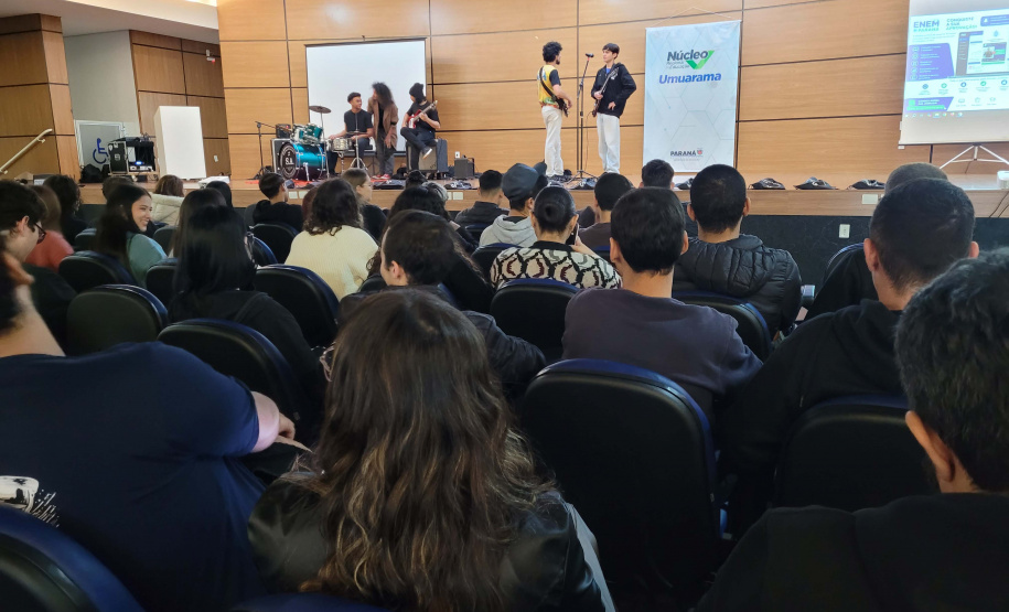 Primeiro aulão do Enem Paraná reúne mais de 600 estudantes em Umuarama