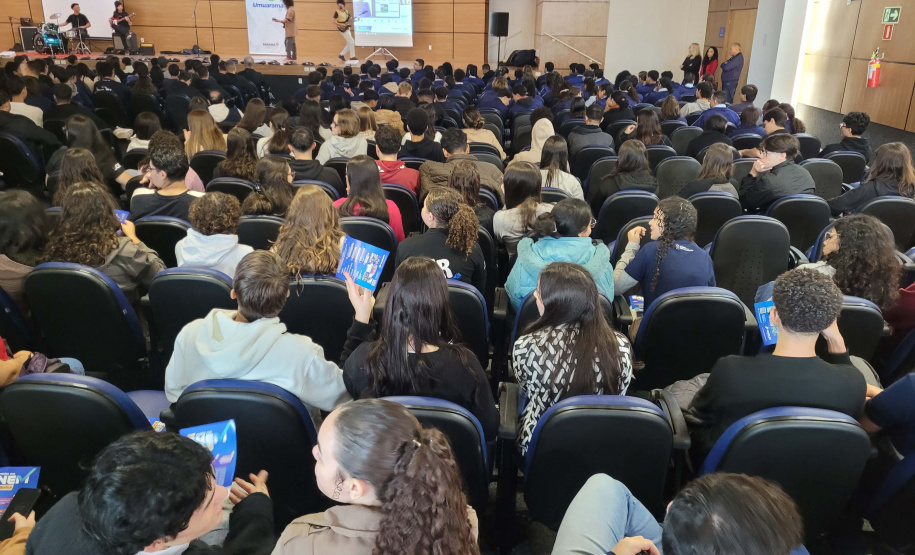 Primeiro aulão do Enem Paraná reúne mais de 600 estudantes em Umuarama