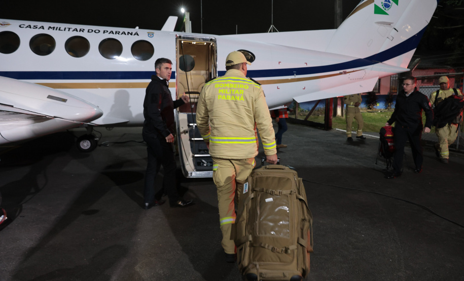 Bombeiros do Paraná embarcam para missão de busca e resgate na Venezuela após terremoto