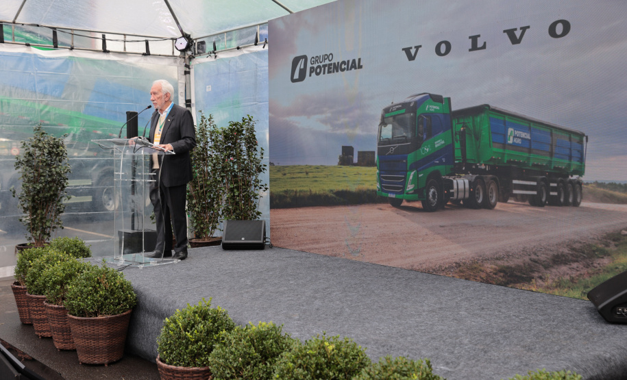 ENTREGA CAMINHÕES VOLVO