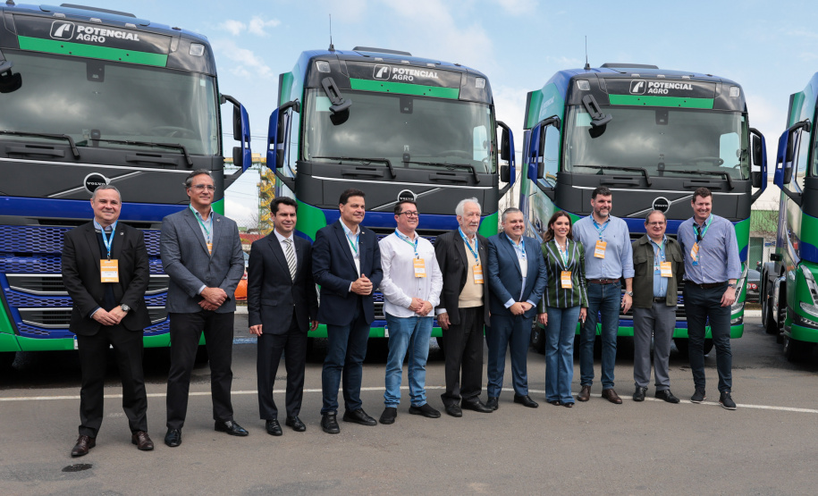 ENTREGA CAMINHÕES VOLVO