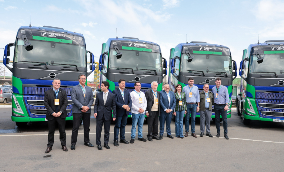 ENTREGA CAMINHÕES VOLVO
