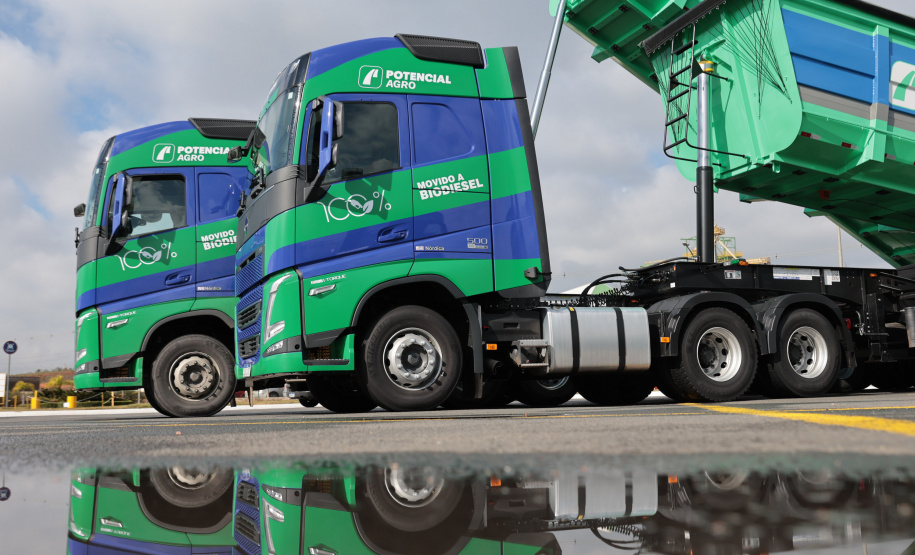 ENTREGA CAMINHÕES VOLVO