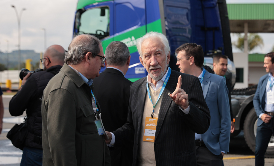 ENTREGA CAMINHÕES VOLVO