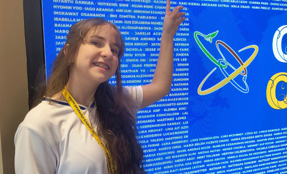 Estudante do Paraná retorna de evento internacional com menção honrosa na categoria de ciências