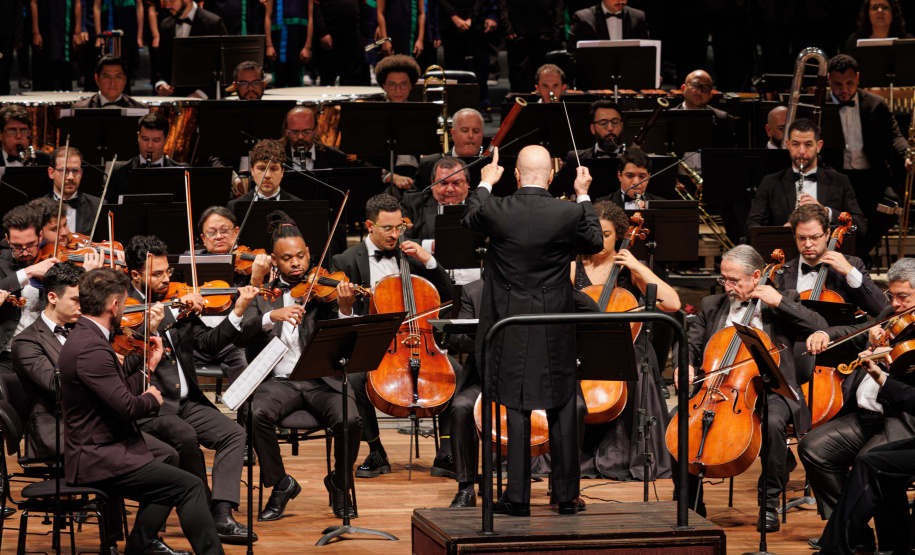 Mais de 4 mil pessoas prestigiam concerto que celebrou os 41 anos da Orquestra Sinfônica do Paraná