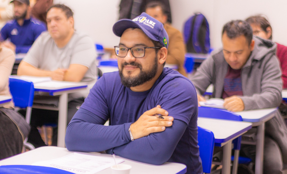Migrantes de 14 nacionalidades aprendem português em projeto da UEPG