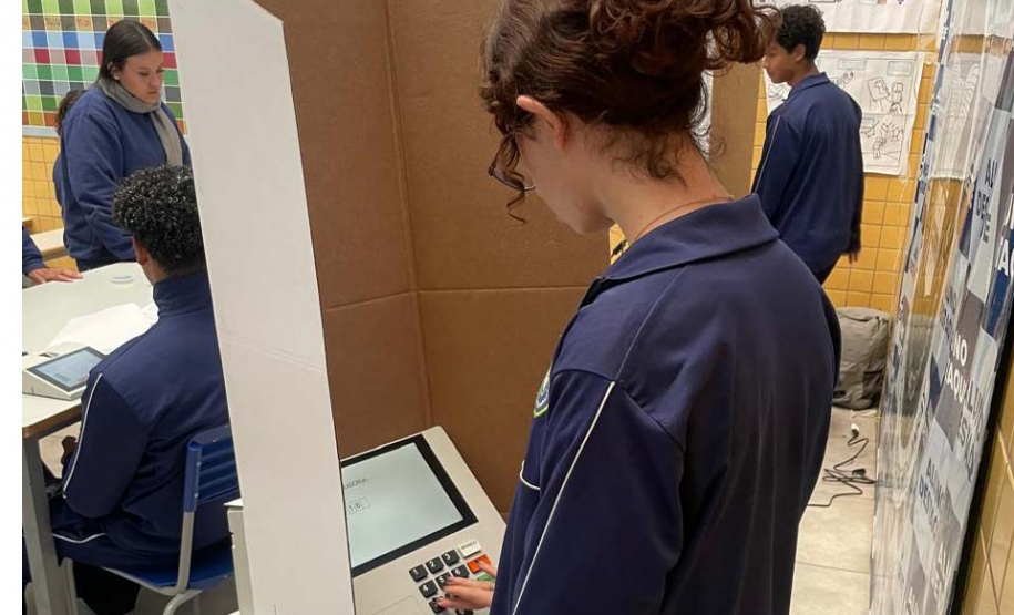 Vereadores mirins eleitos em 64 municípios são diplomados em cerimônia do Parlamento Jovem