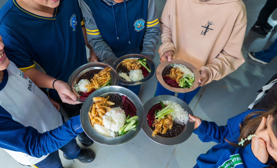 Terceira remessa de alimentação escolar beneficia mais de 1,2 milhão de estudantes
