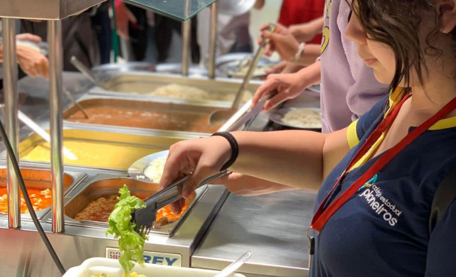 Em oito anos, Paraná investe R$ 2,8 bilhões e diversifica alimentação escolar com orgânicos, frutas nativas e tecnologia de conservação