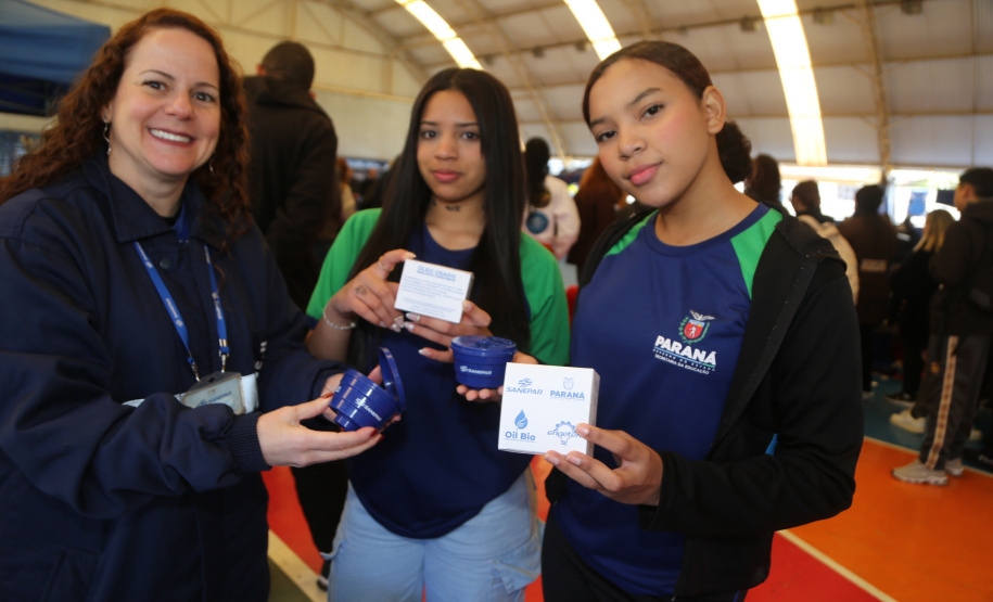 Sanepar distribui mil coletores de óleo usado em evento educativo em Piraquara