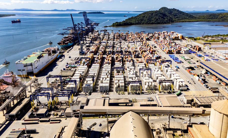 Portos do Paraná impulsiona exportação de frango e acelera transição energética no complexo