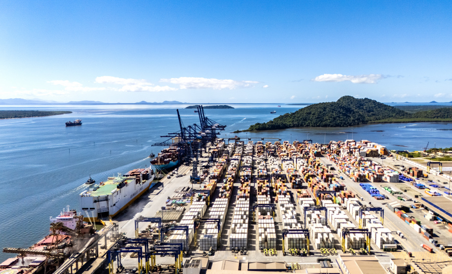 Exportações crescem 28,8% em maio e impulsionam movimentação nos portos paranaenses